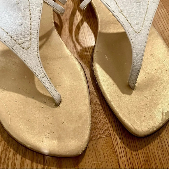 Stuart Weitzman Triangle White Ostrich Leather thong flat Sandals size 5.5 - Picture 3 of 7